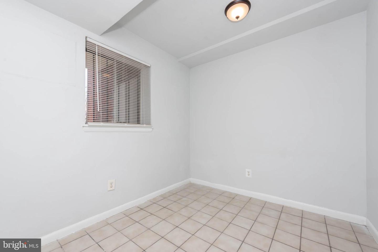 1911 W Baltimore St Property Photo 8