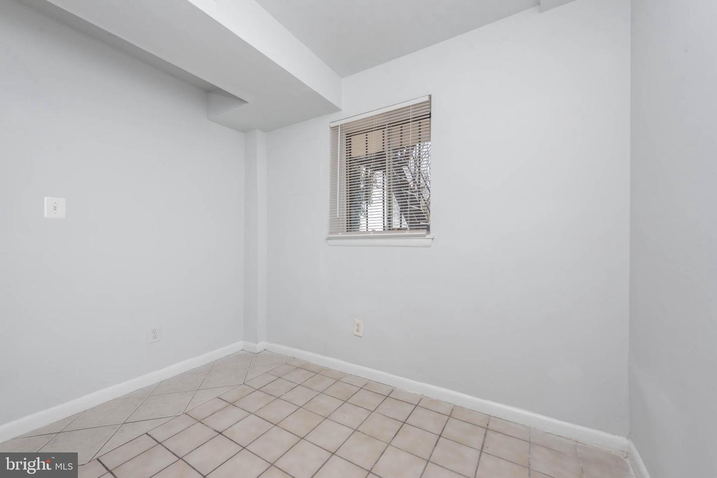 1911 W Baltimore St Property Photo 9