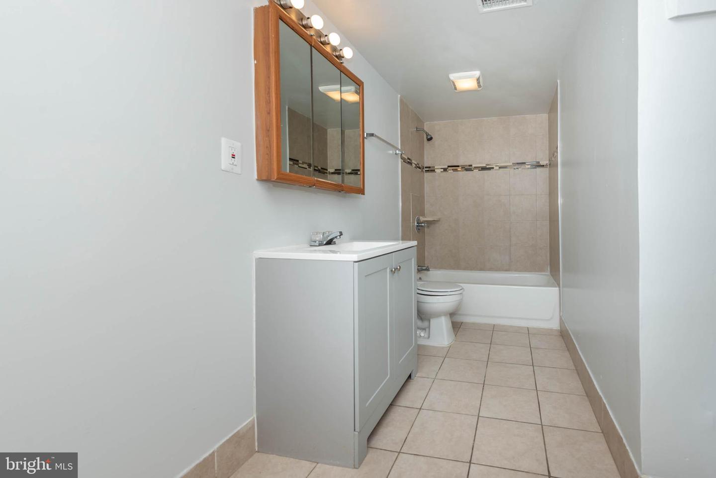 1911 W Baltimore St Property Photo 11