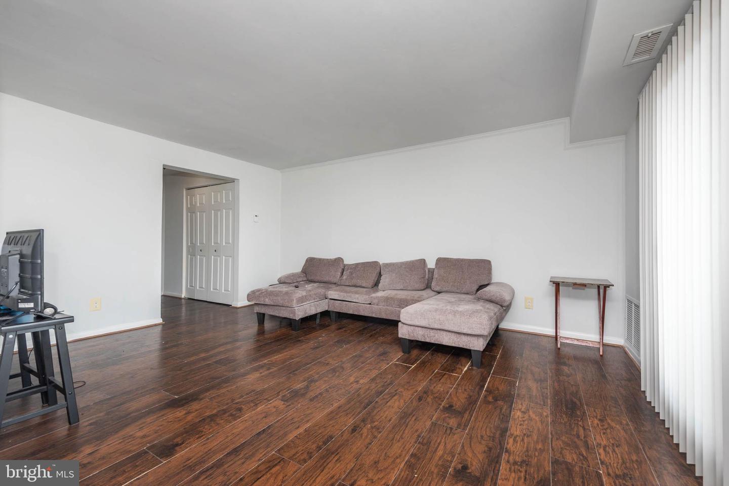 1911 W Baltimore St Property Photo 15