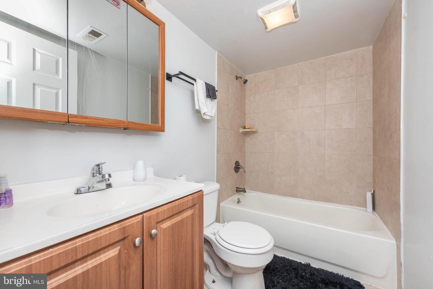 1911 W Baltimore St Property Photo 21