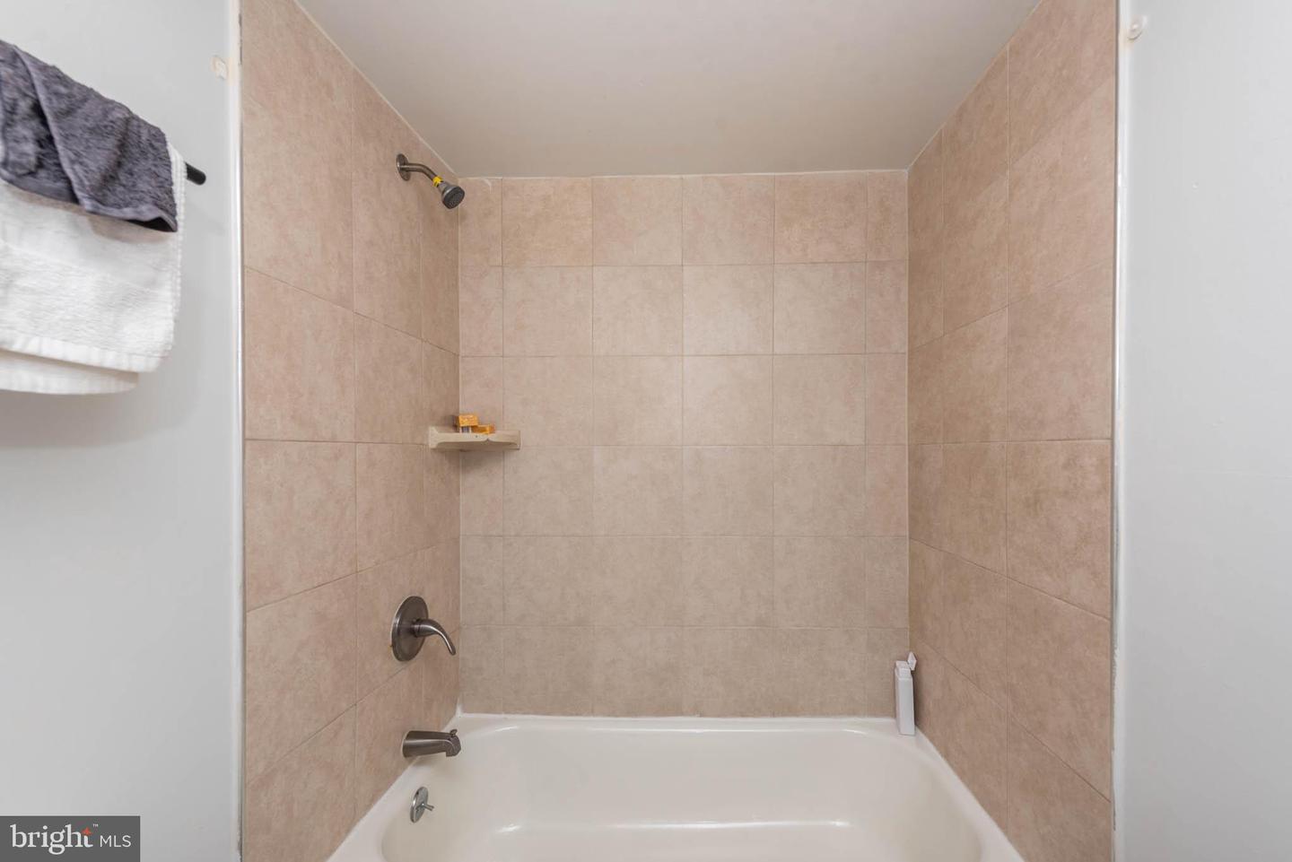 1911 W Baltimore St Property Photo 22