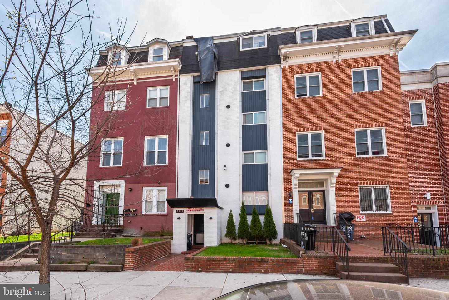 1911 W Baltimore St Property Photo 30