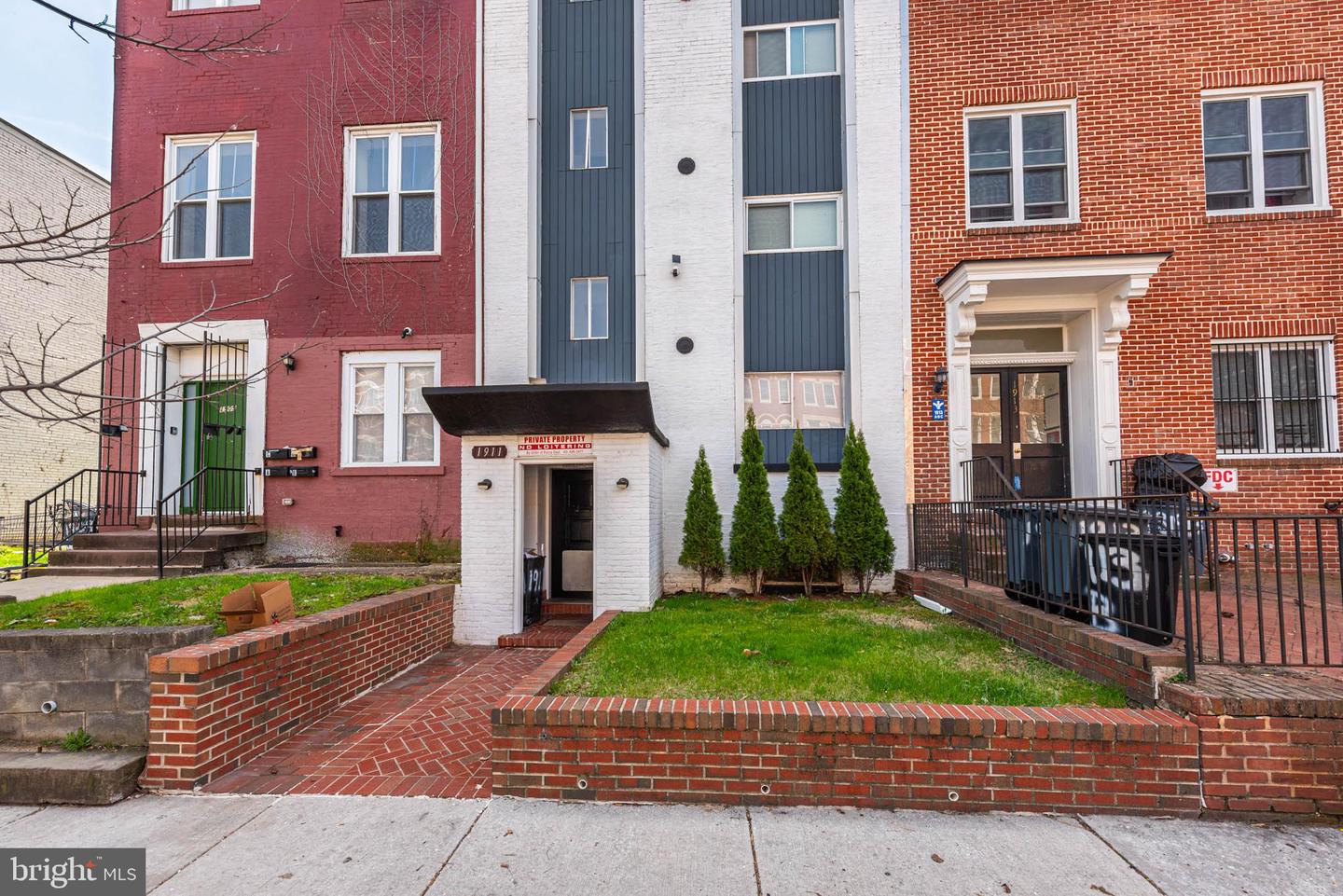 1911 W Baltimore St Property Photo 31