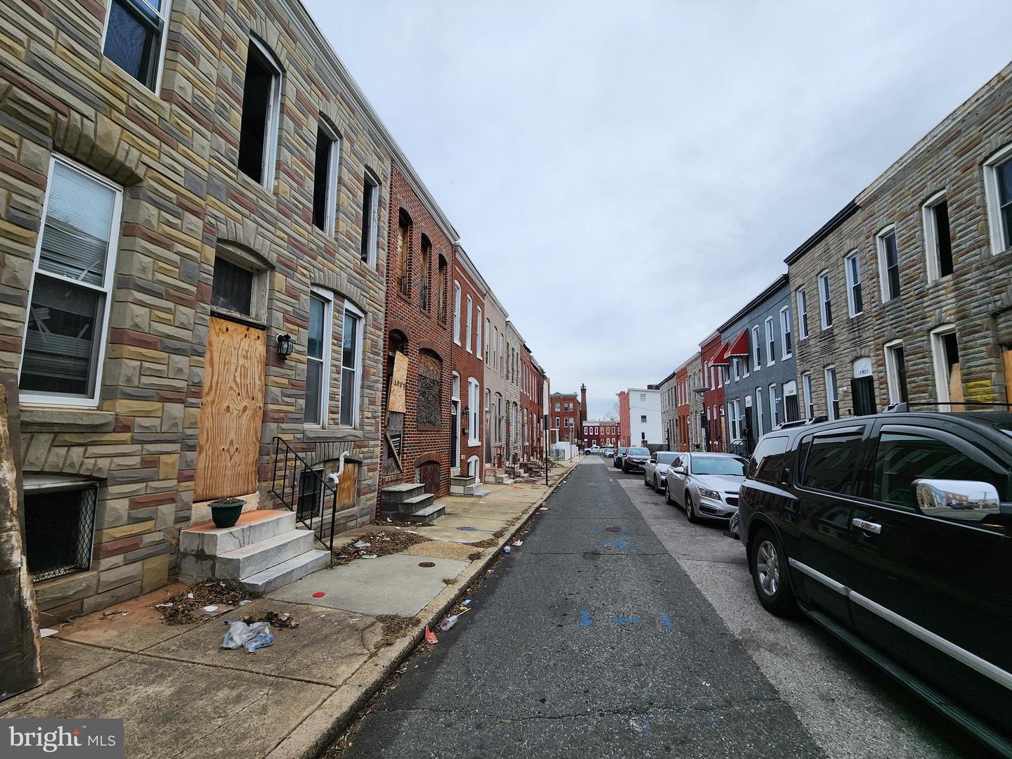 1839 W Fairmount Ave Property Photo 2