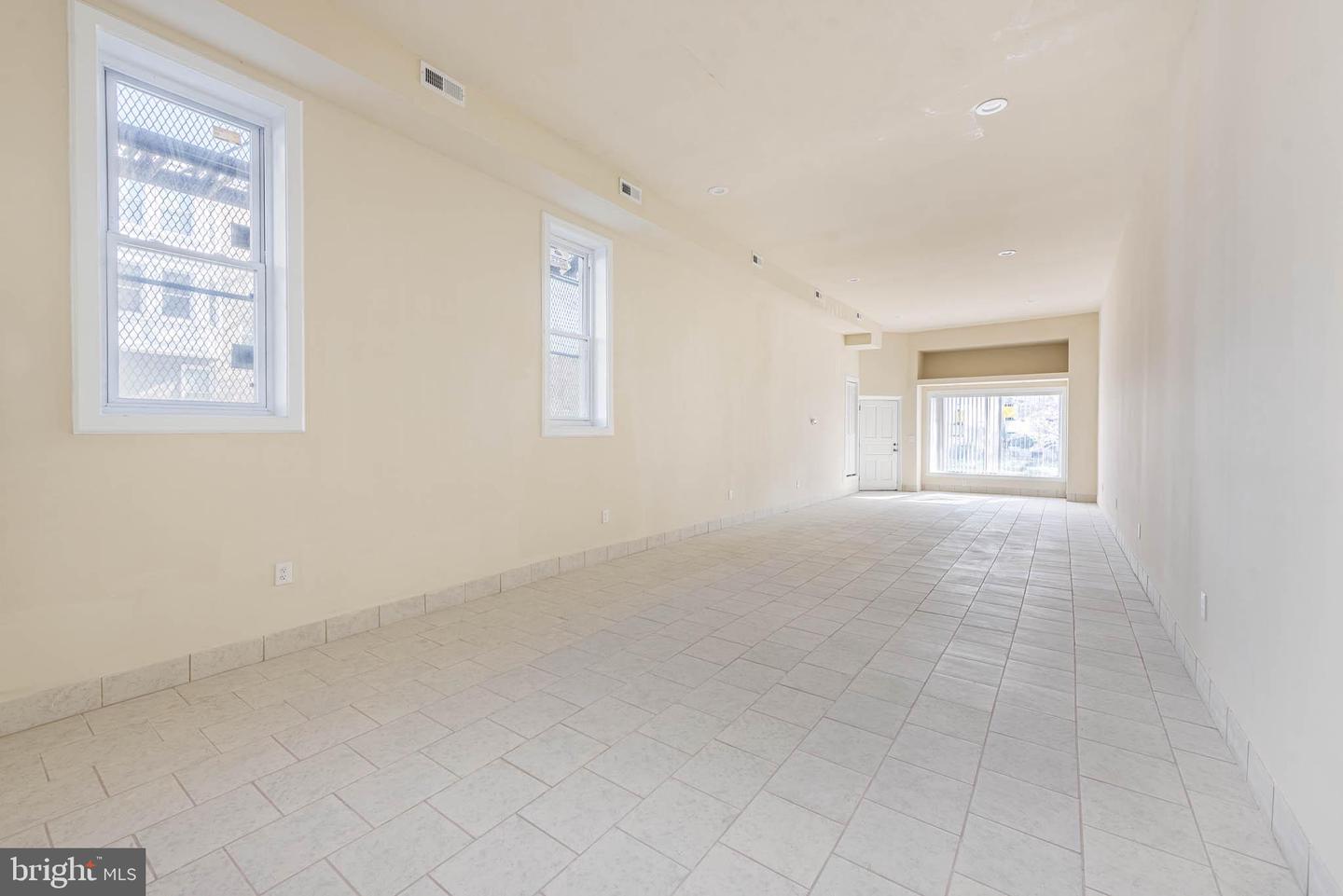 1640 N Broadway Property Photo 3