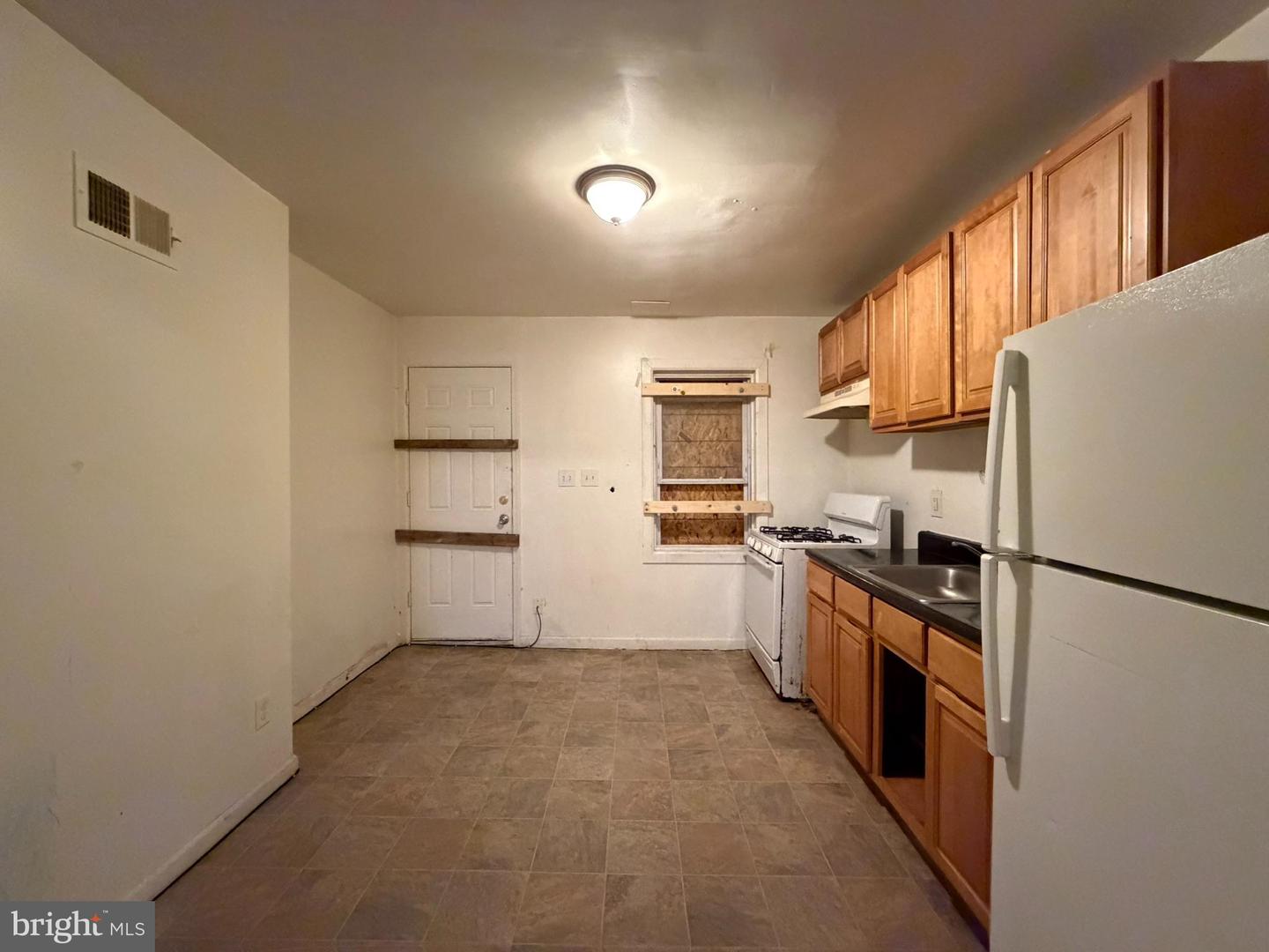 2428 Etting St Property Photo 7