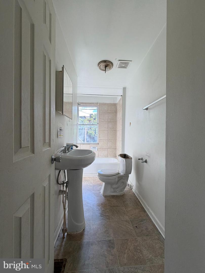 2428 Etting St Property Photo 13