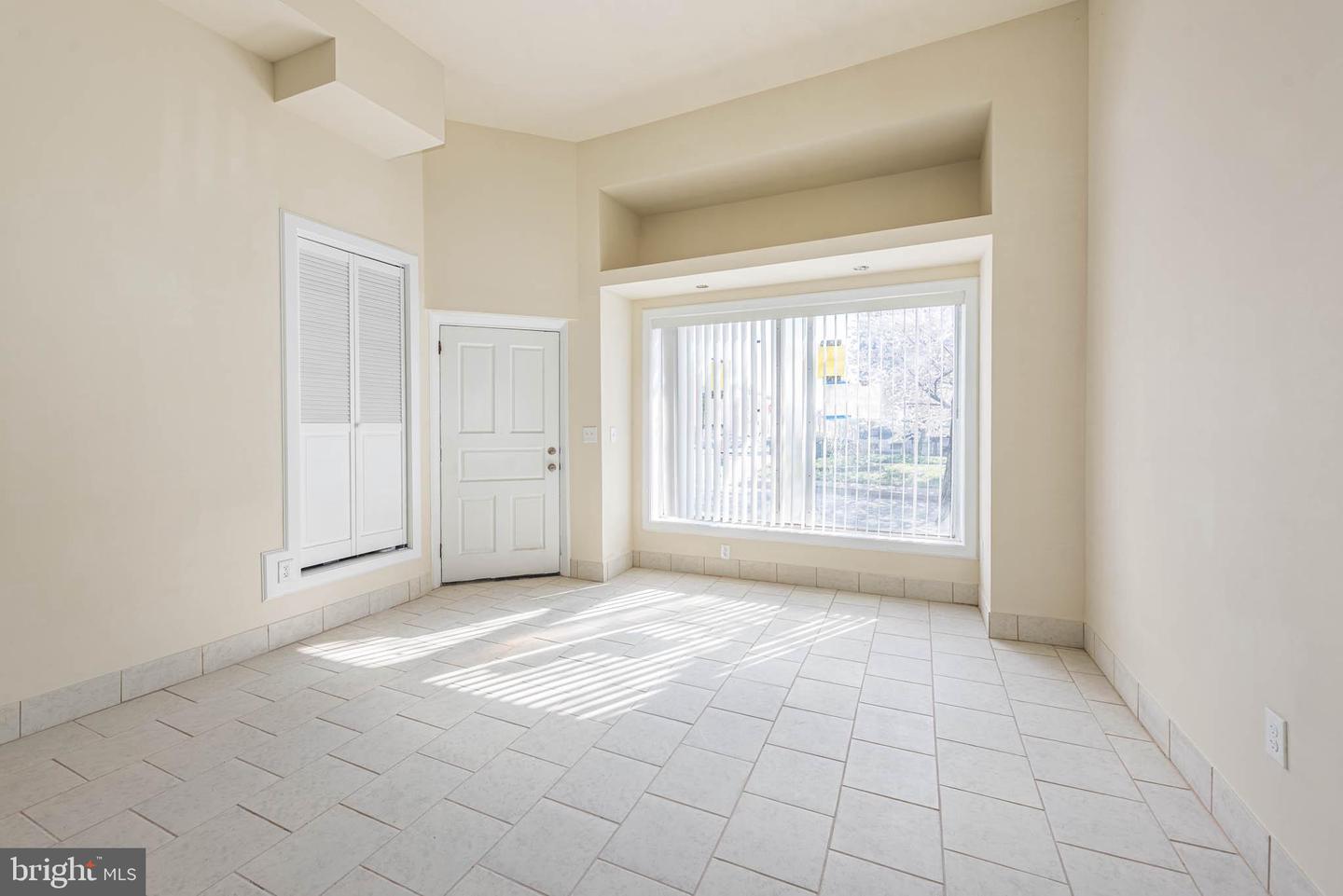 1640 N Broadway Property Photo 2