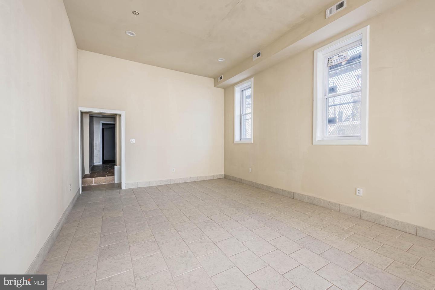 1640 N Broadway Property Photo 5