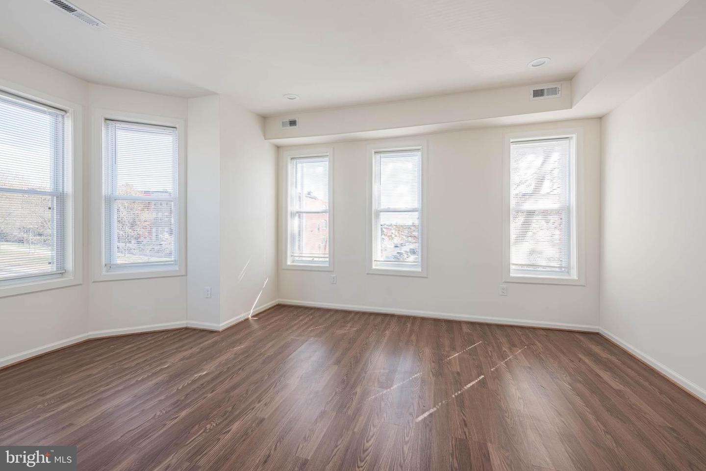 1640 N Broadway Property Photo 11