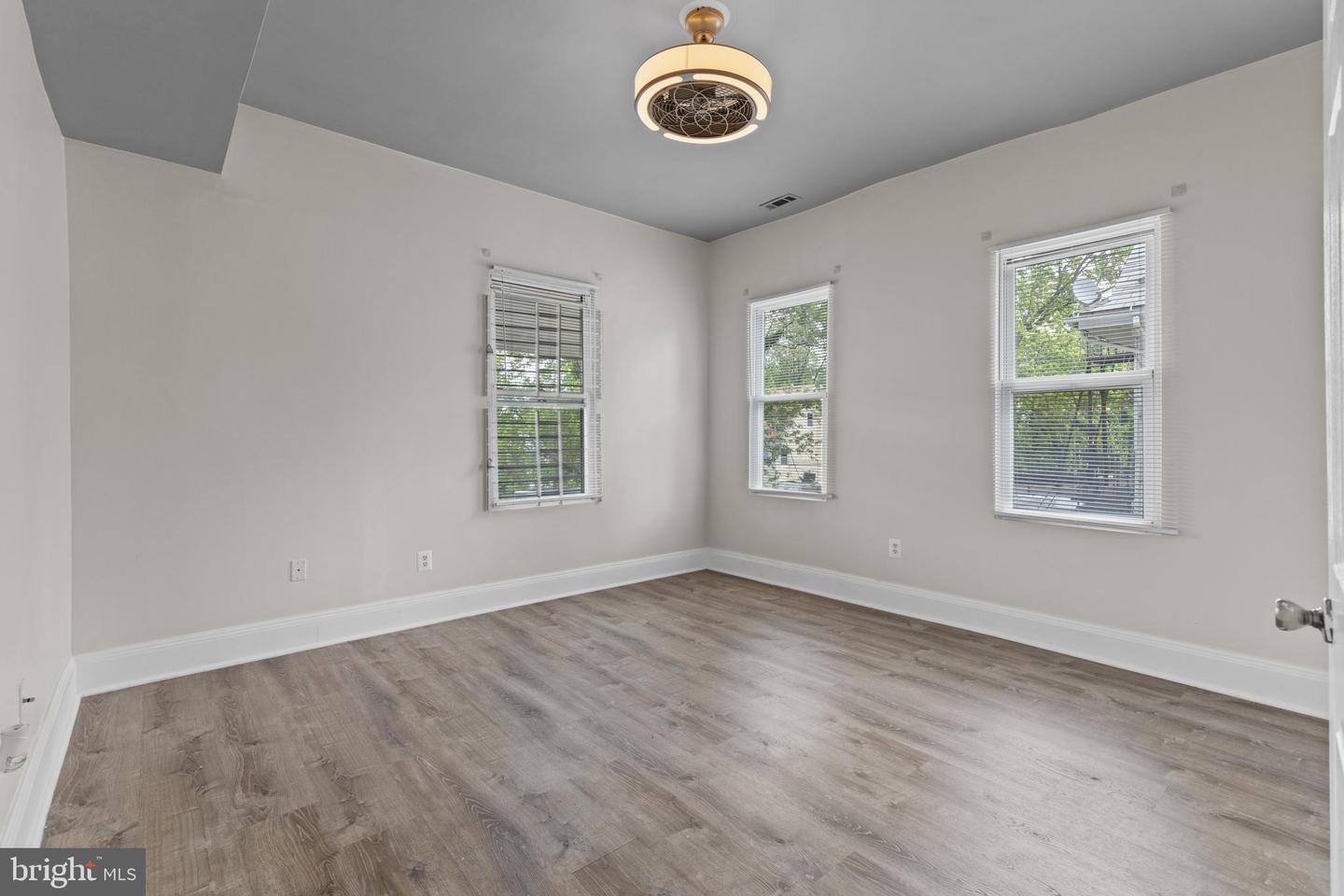 3408 Duvall Ave Property Photo 4