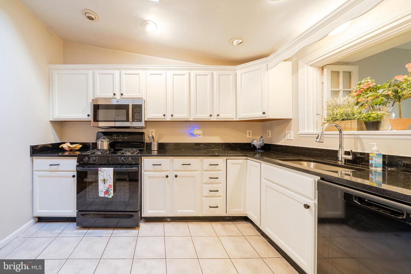 1432 S Charles St Property Photo 11