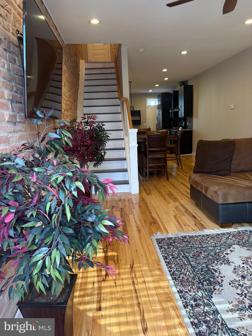17 N East Ave Property Photo 4