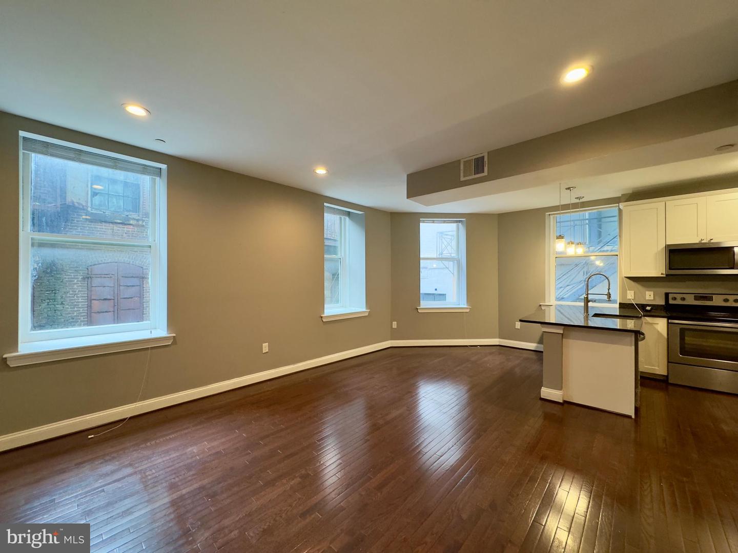 208 E Redwood St #4d Property Photo 2