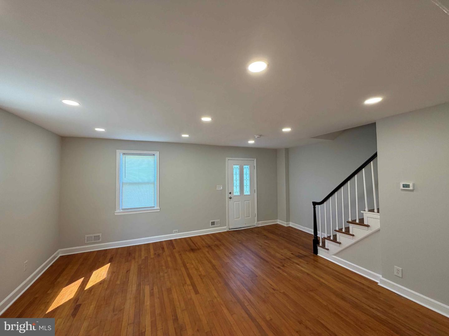 1535 E Cold Spring Ln Property Photo 2