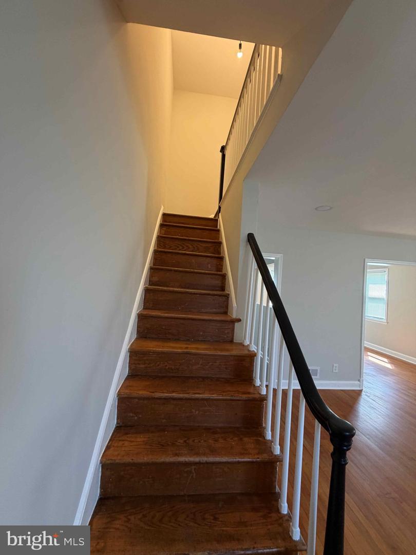 1535 E Cold Spring Ln Property Photo 3