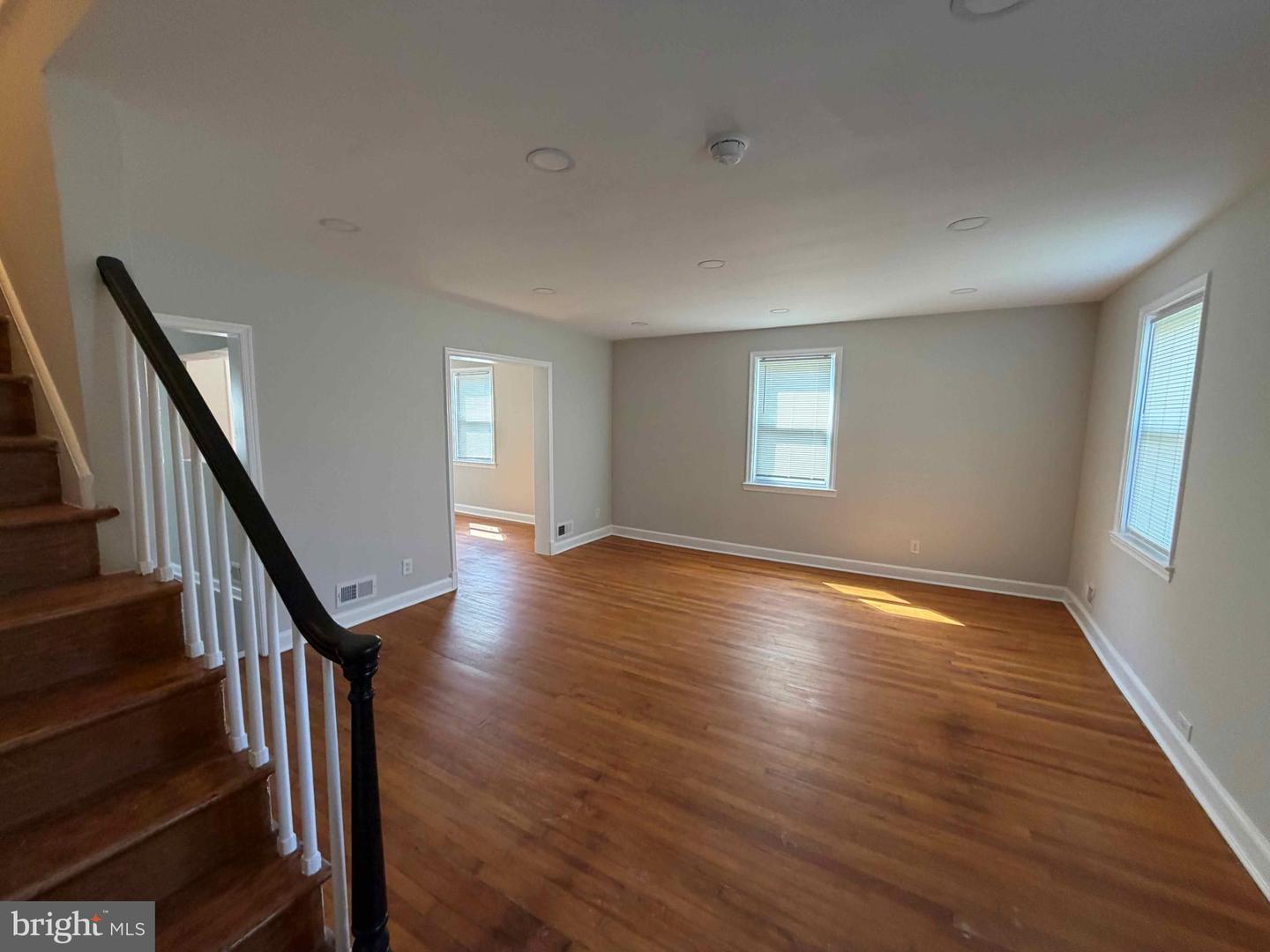 1535 E Cold Spring Ln Property Photo 4