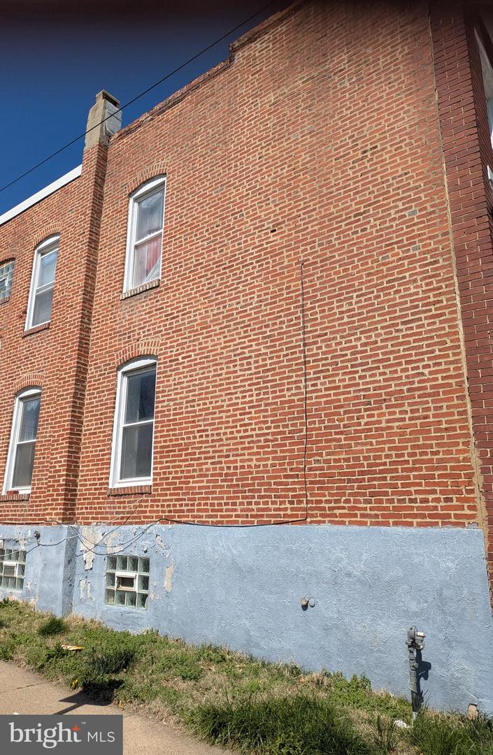 1600 N Pulaski St Property Photo 2