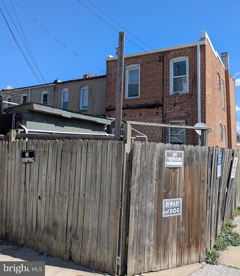 1600 N Pulaski St Property Photo 3