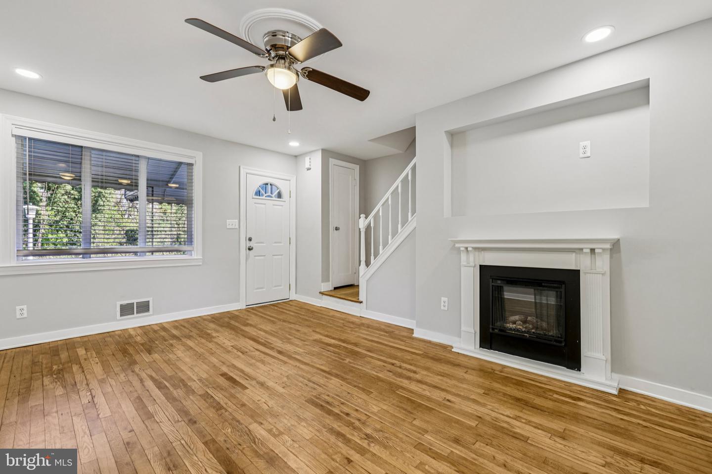 4546 Mountview Rd Property Photo 3