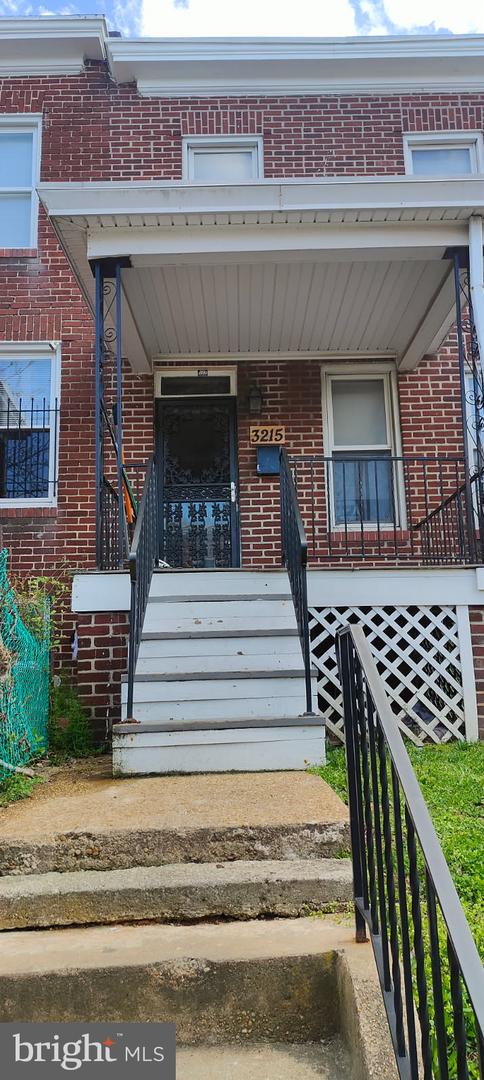 3215 RAVENWOOD AVE Property Photo 1