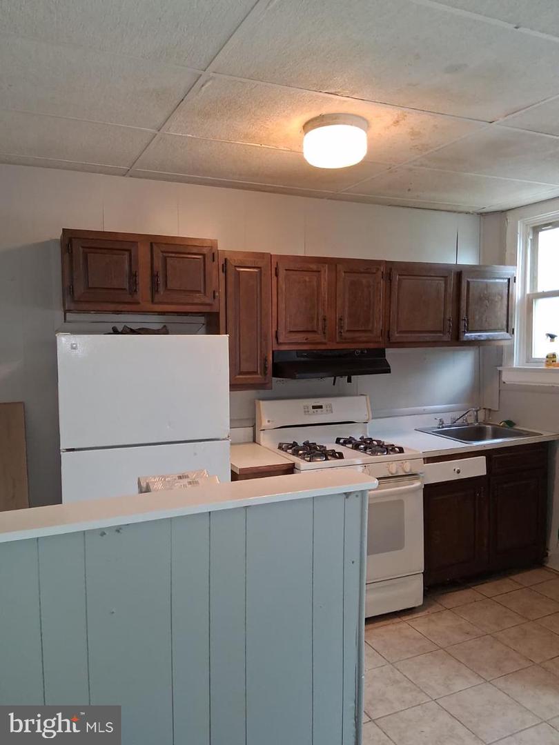 3215 RAVENWOOD AVE Property Photo 1