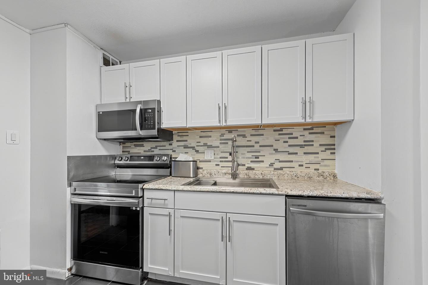1 E University Pkwy #1205 Property Photo 14
