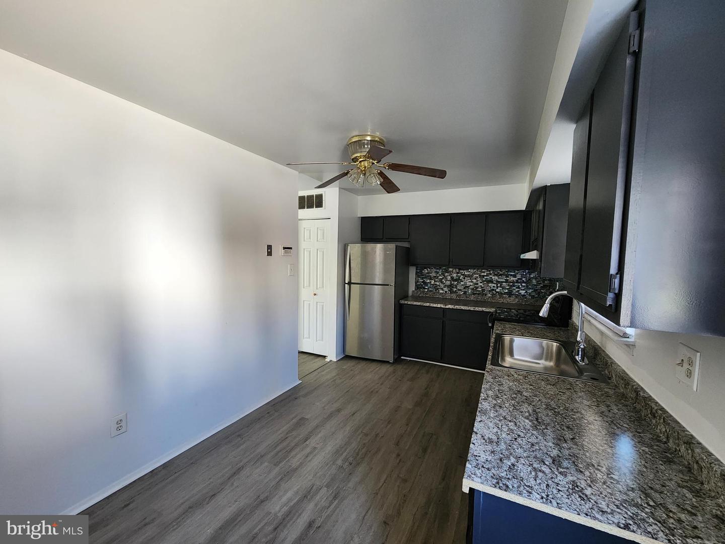 1129 Willinger Ct Property Photo 4