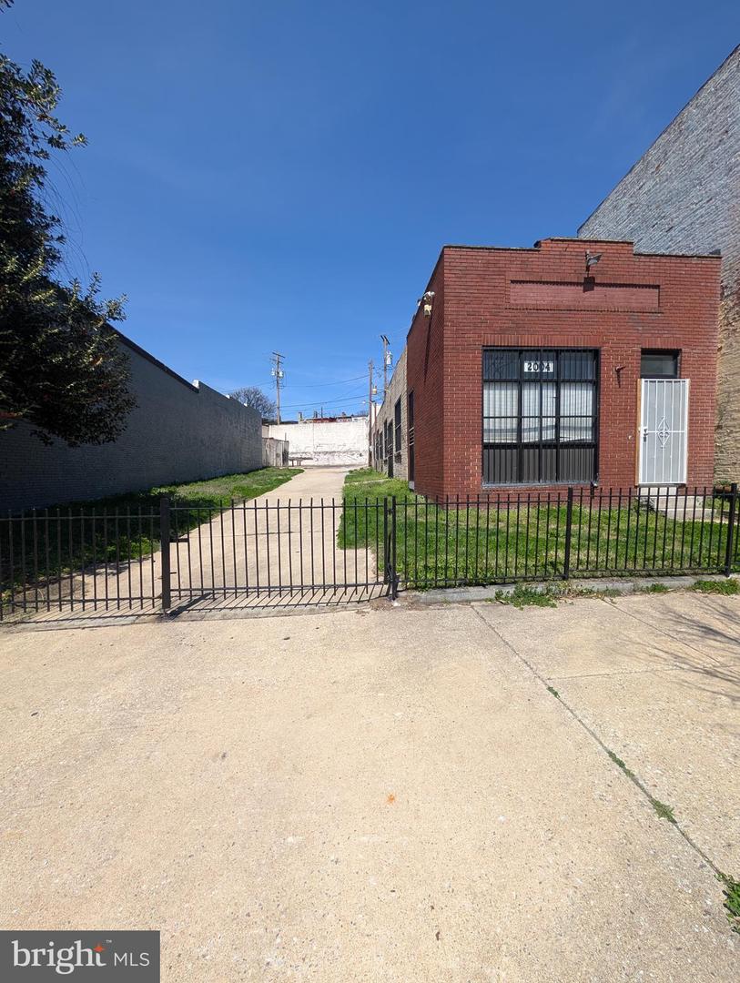 2004 FREDERICK AVE Property Photo 1