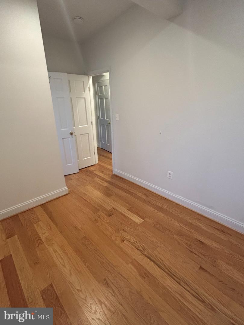 919 W Barre St #a-1 Property Photo 3