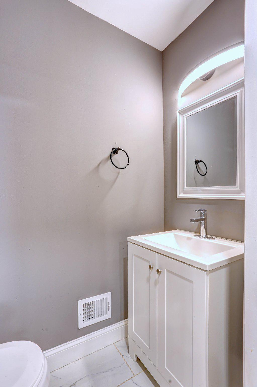2718 Mura St Property Photo 6
