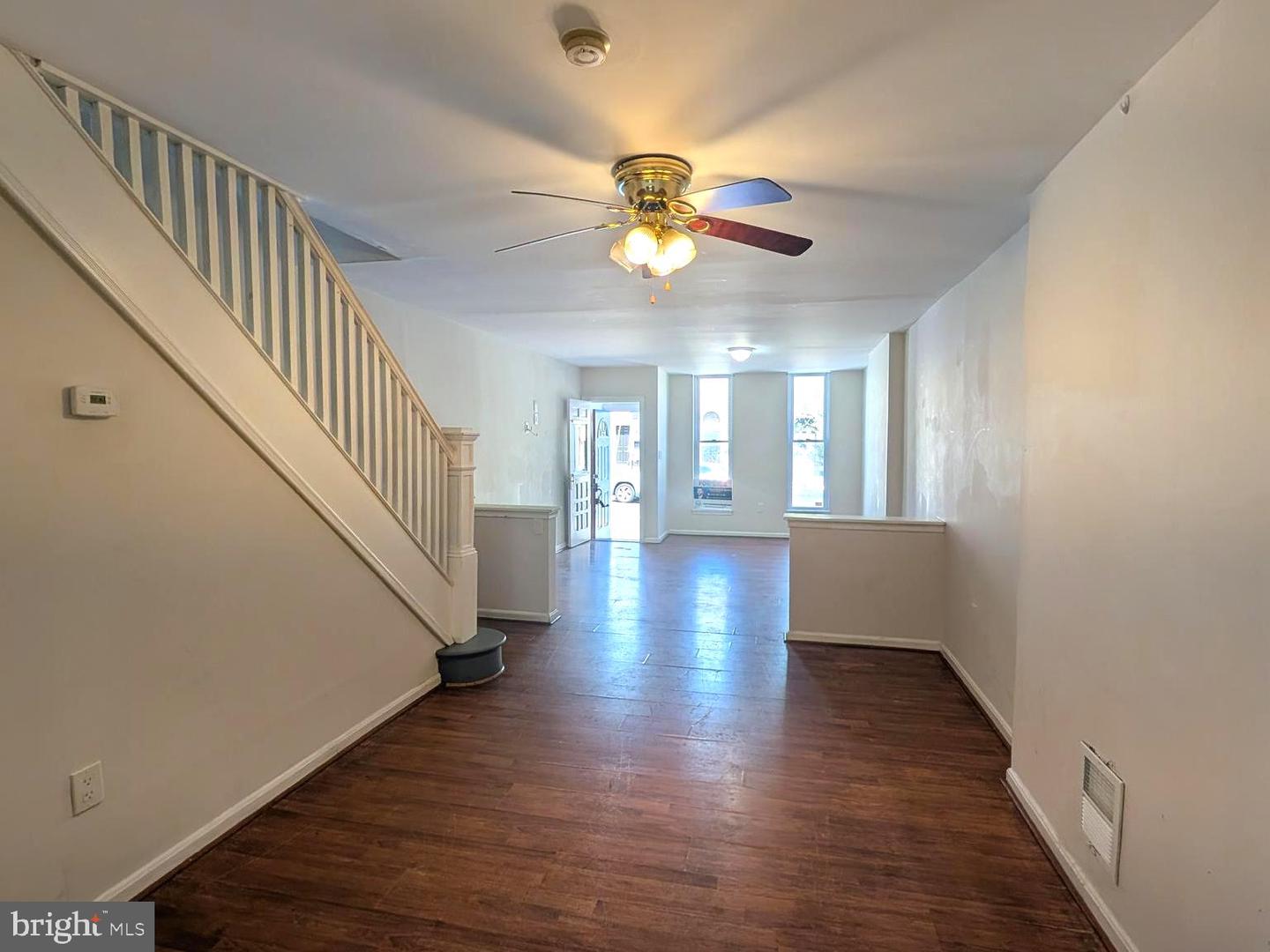 2541 W Baltimore St Property Photo 3