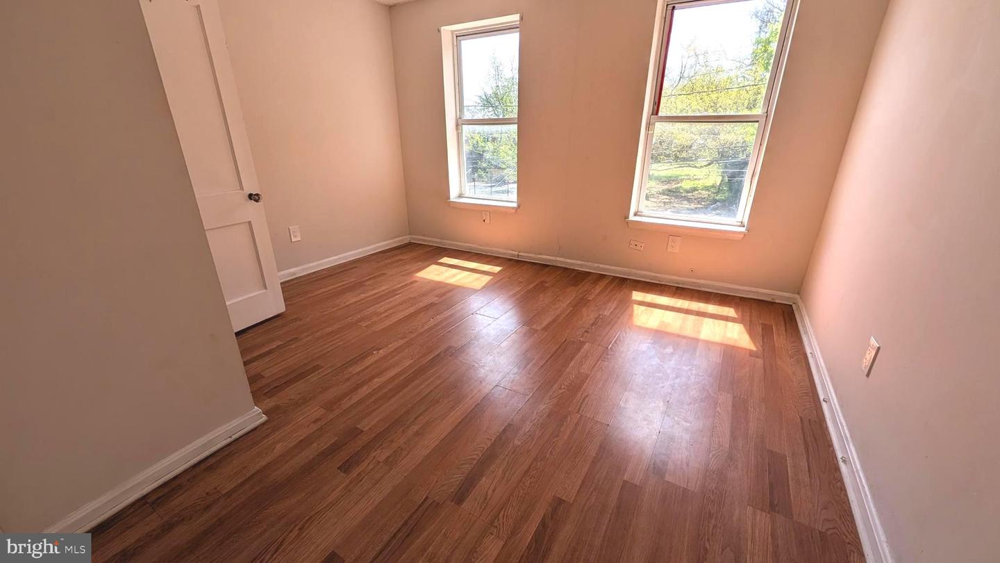 2541 W Baltimore St Property Photo 6