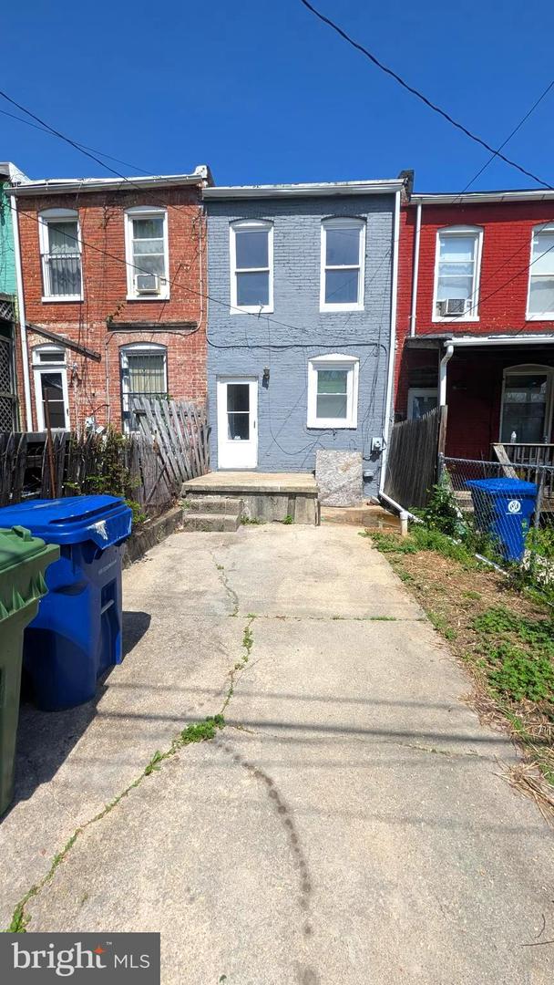2541 W Baltimore St Property Photo 7