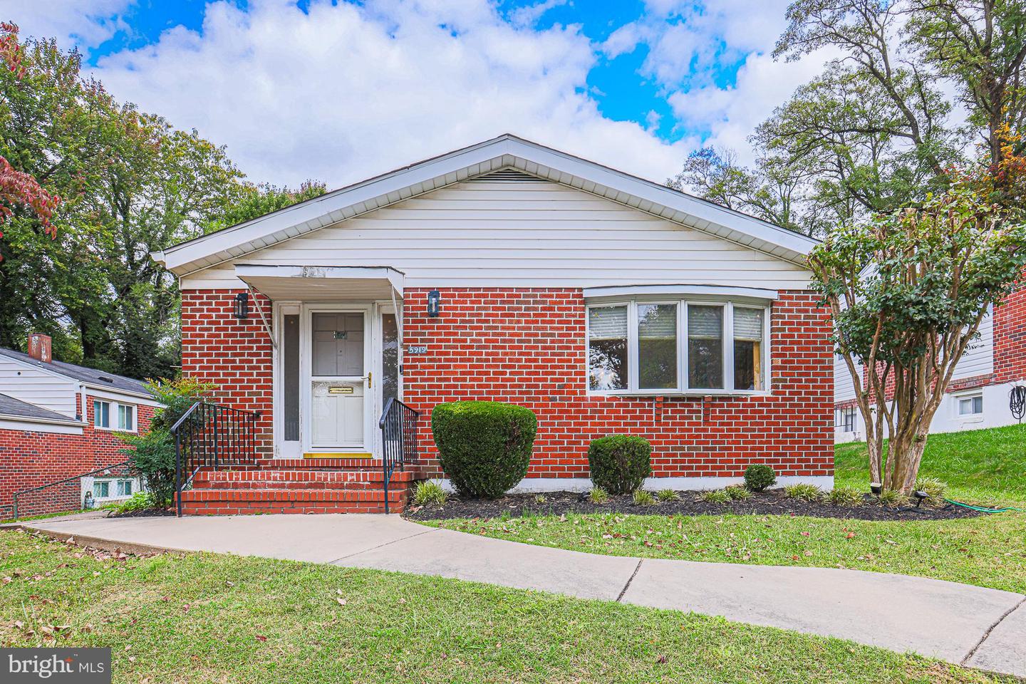 5919 WINNER AVE Property Photo 1