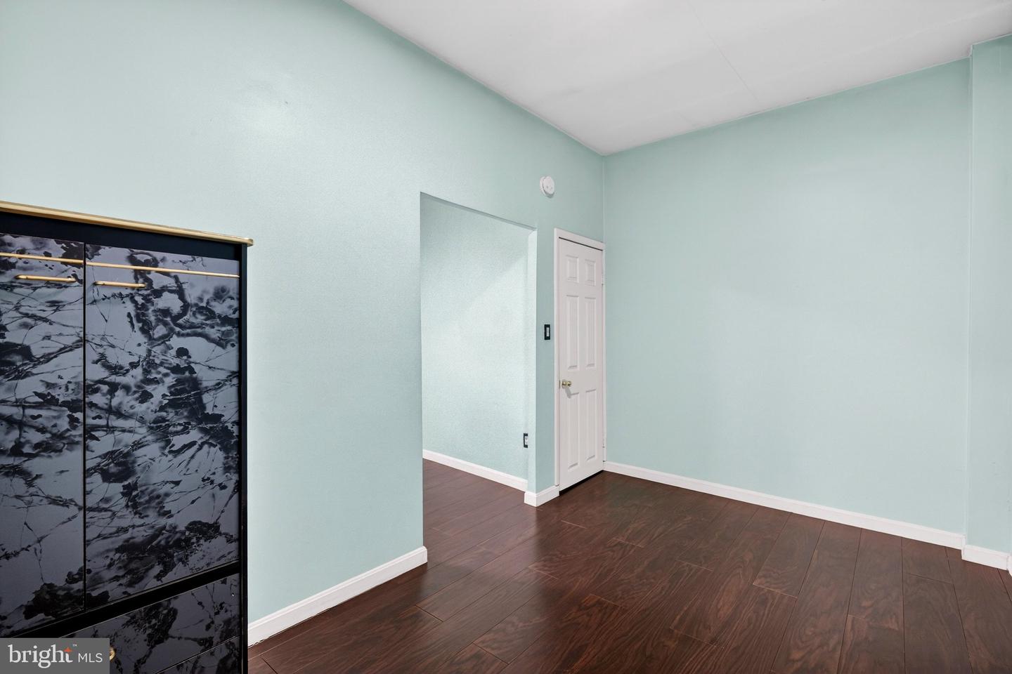 2245 E Fayette St #2nd Floor Property Photo 4