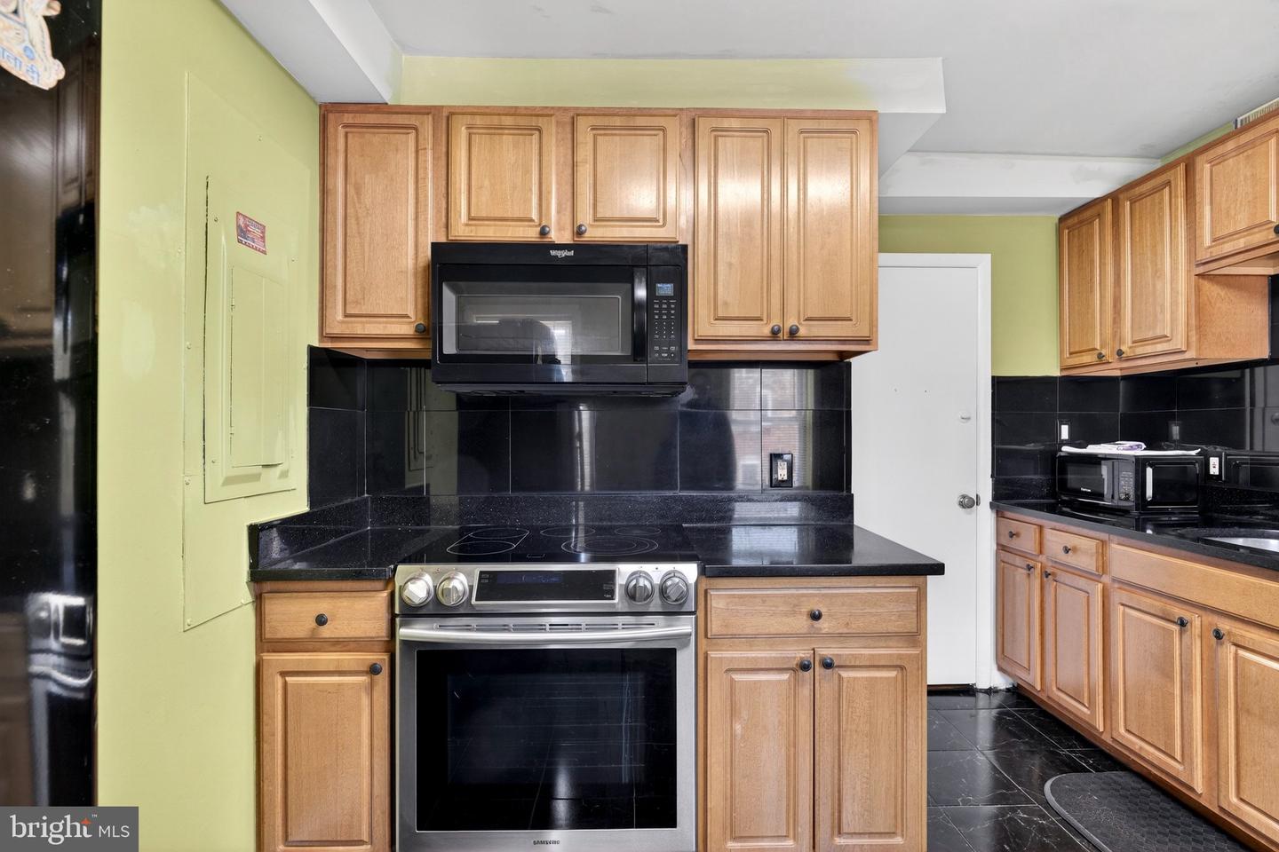 2245 E Fayette St #2nd Floor Property Photo 28