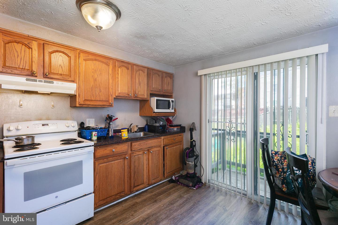 1217 Division St Property Photo 2