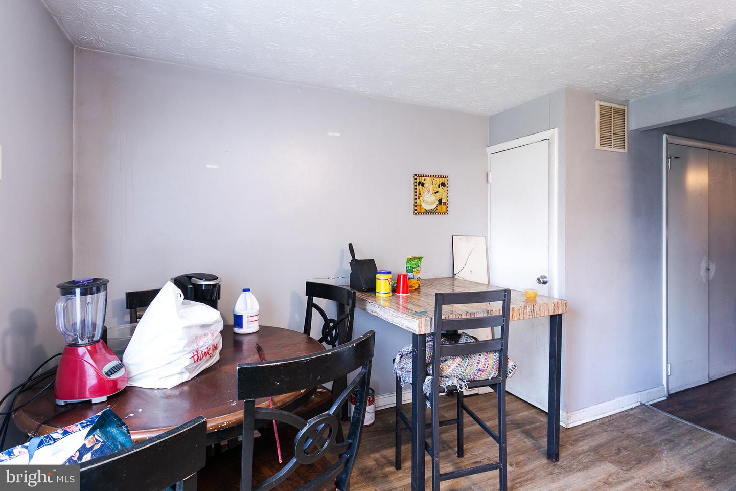 1217 Division St Property Photo 4