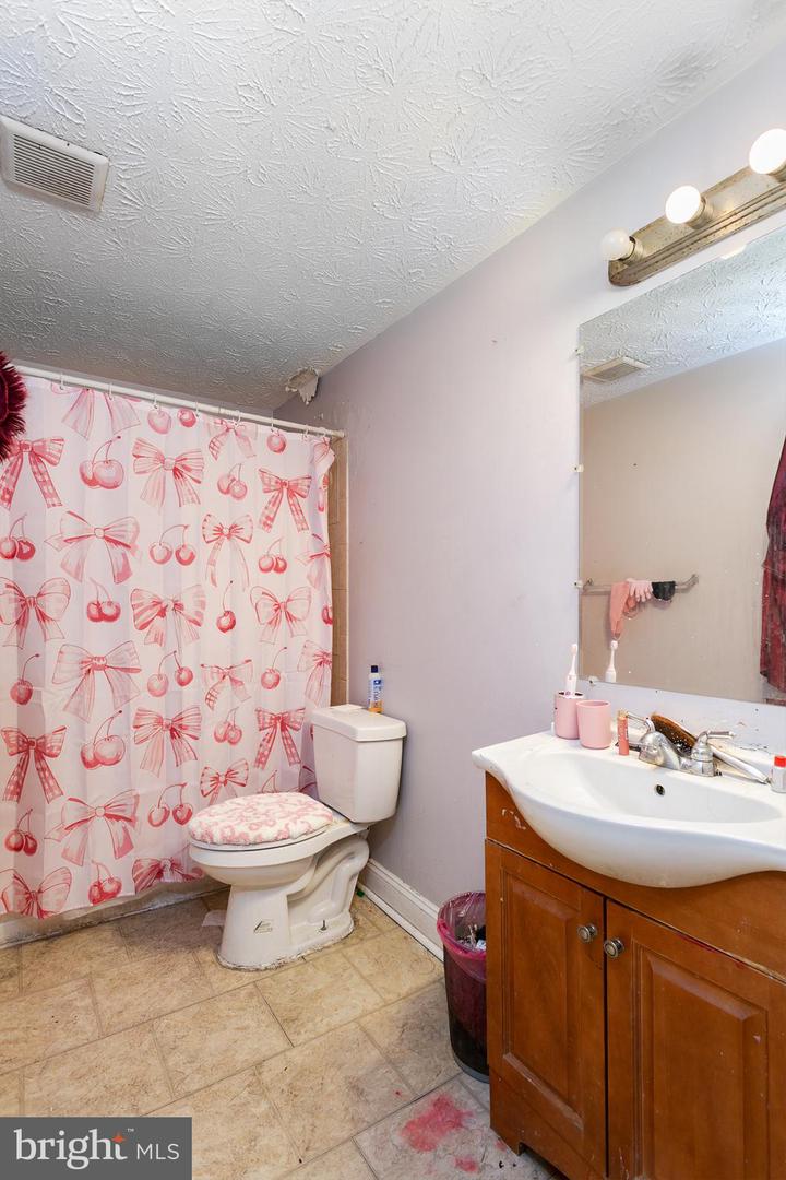 1217 Division St Property Photo 7