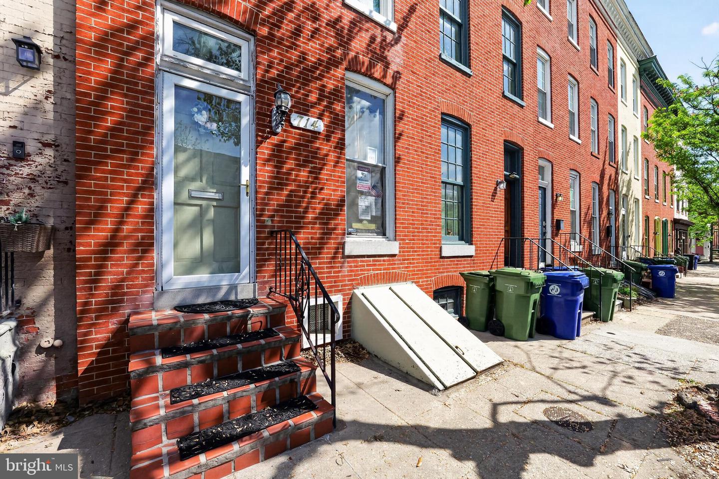 714 PORTLAND Property Photo 1