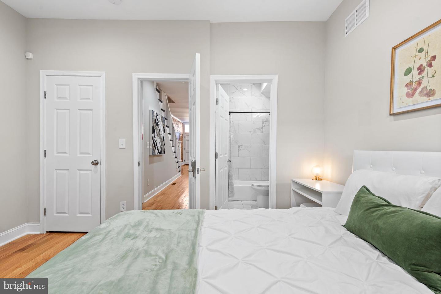 2219 E Chase St Property Photo 18