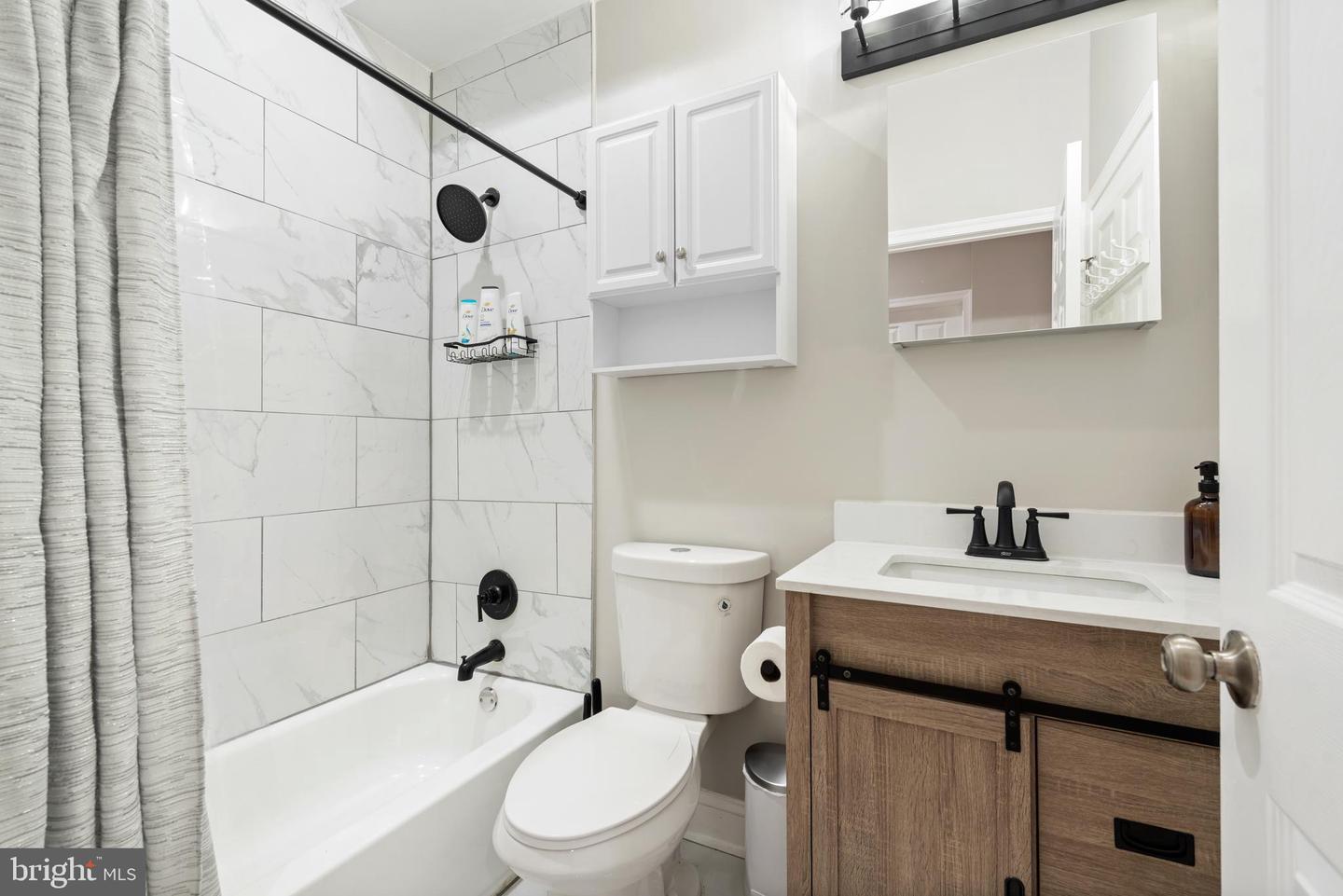 2219 E Chase St Property Photo 19