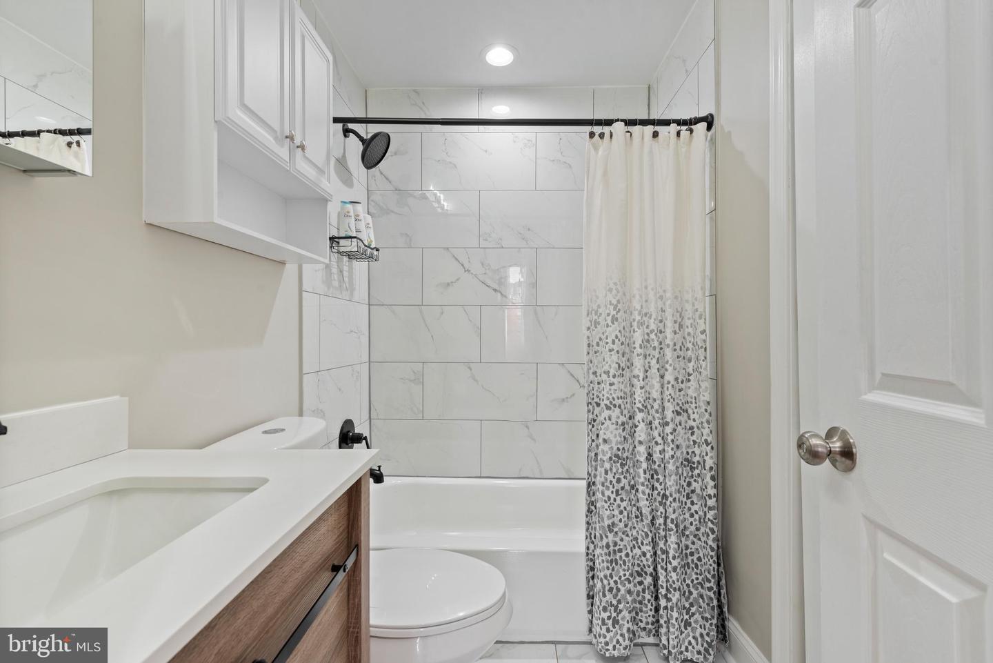 2219 E Chase St Property Photo 28