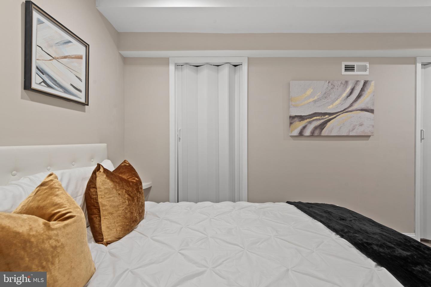 2219 E Chase St Property Photo 55