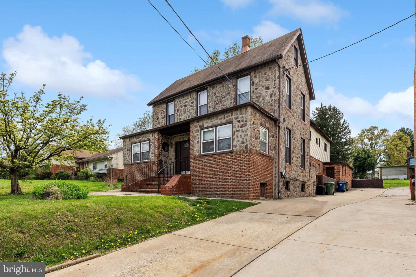 4813 W FOREST PARK Property Photo 1