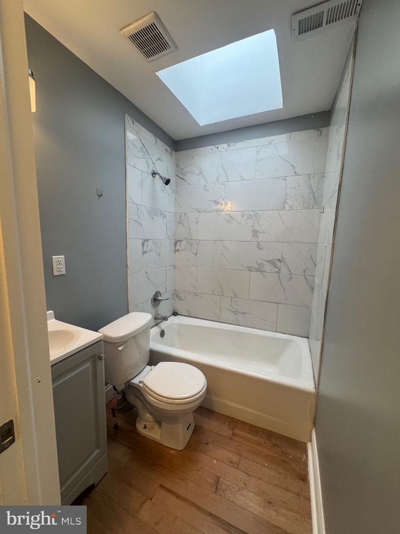 3221 Lyndale Ave Property Photo 5