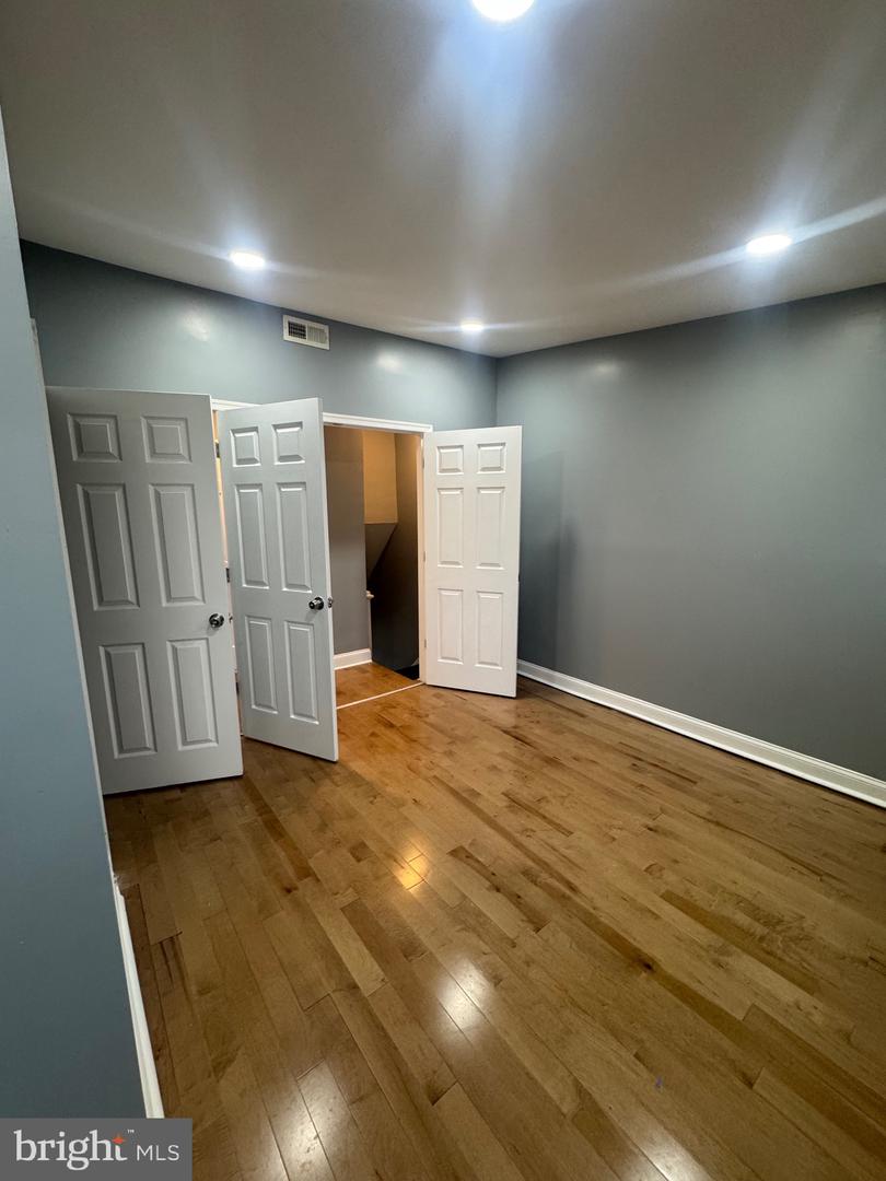 3221 Lyndale Ave Property Photo 7