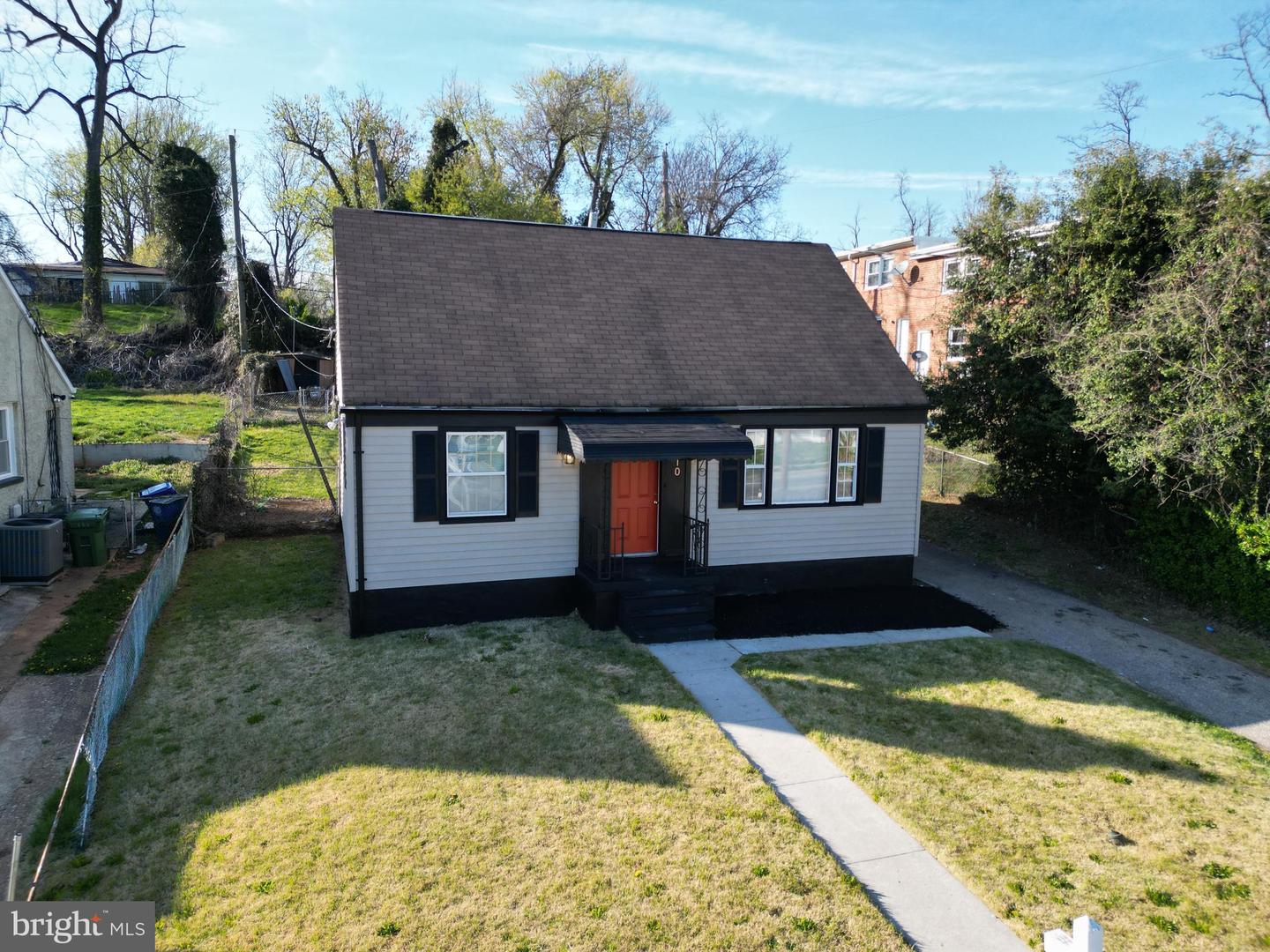 3810 N ROGERS AVE